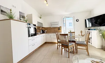 Blick in die moderne Küchenzeile