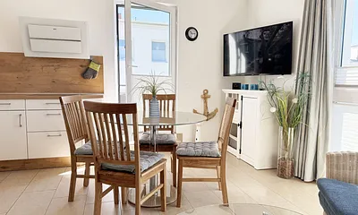 Essbereich mit Stühlen