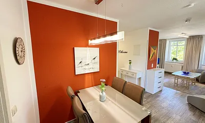 Esstisch mit Stühlen