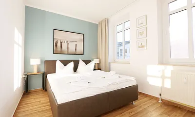 Schlafzimmer mit Doppelbett