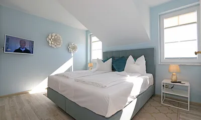 Schlafzimmer mit Doppelbett