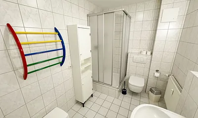 Badezimmer mit Dusche