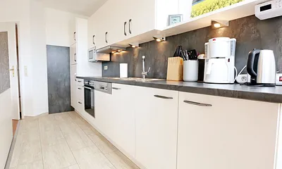 Küchenzeile mit Backofen