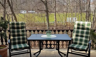 Balkon mit Möbeln (für 4 Personen)