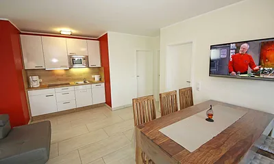 komfortabler Esstisch mit 6 Stühlen