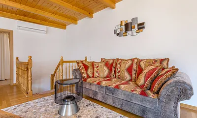 Der Abgang ins Erdgeschoß zu Schlafzimmer und Bad.