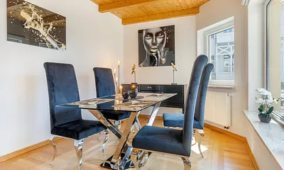 ... hat ein Sichtschutzrollo. WLAN ist kostenfrei vorhanden.