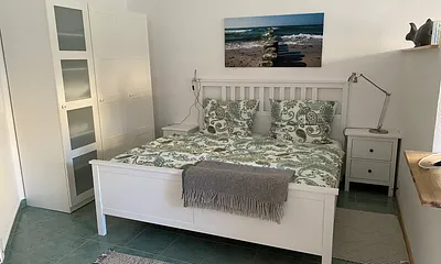 Schlafbereich mit Doppelbett