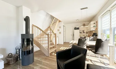 Wohnbereich mit Blick zur Küchenzeile