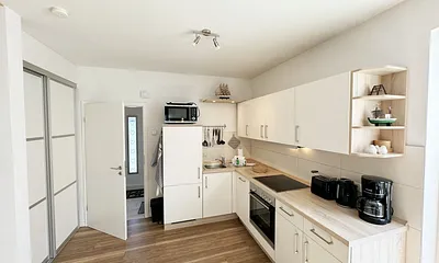 Küchenzeile mit Backofen