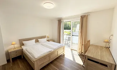 Schlafzimmer mit Doppelbett