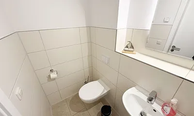 Gäste-WC mit Waschbecken