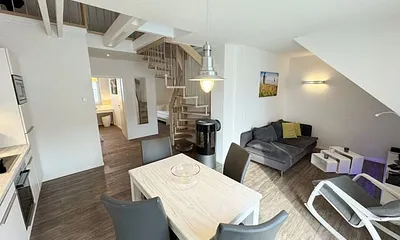 Esstisch mit Stühlen