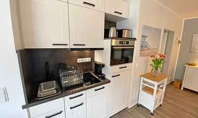 Küchenzeile mit Backofen