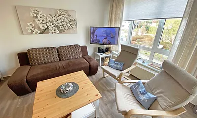 Wohnbereich mit TV und Relax Sessel