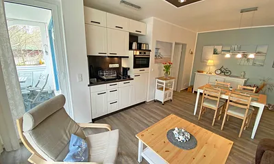 kombinierter Wohn- und Essbereich mit Relax Sessel