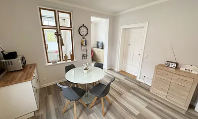 Essbereich mit Stühlen