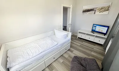2. Schlafzimmer mit Kojenbett und Flachbild-TV
