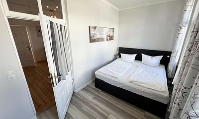 Schlafzimmer mit Boxspringbett