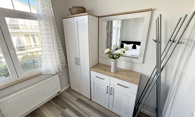 Schlafzimmer mit Sideboard