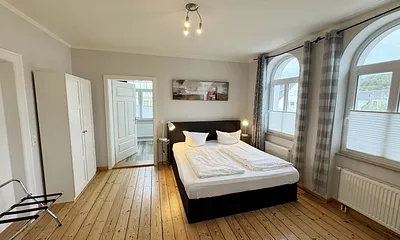 Schlafzimmer mit Doppelbett