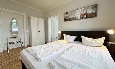 Schlafzimmer mit Doppelbett