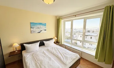 Schlafzimmer mit Doppelbett