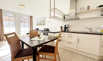 kleine Essecke mit Stühlen