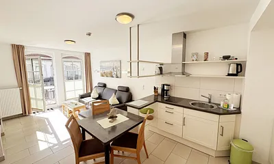 kombinierter Wohn-/Koch- und Essbereich