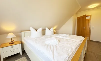 Schlafzimmer mit Doppelbett