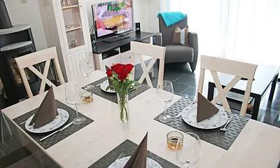 Esstisch mit Stühlen