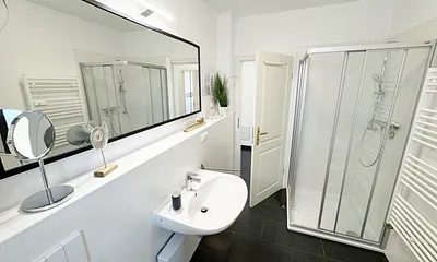 Badezimmer mit Dusche