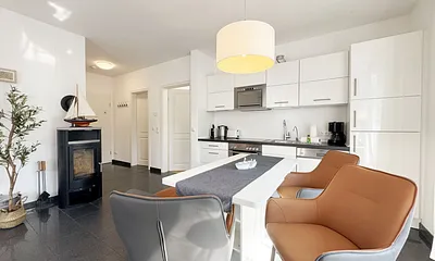 Blick vom Wohnbereich in den Küchenbereich