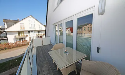 Balkone (Süden) - vom Wohnzimmer und 1. Schlafzimmer begehbar