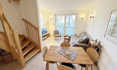 gemütlicher Wohnbereich mit Essplatz