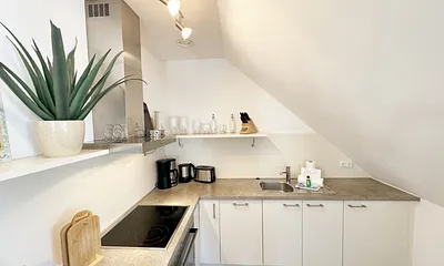 Einbauküche mit Ceran-Kochfeld,Backofen,Kühlschrank einschließlich Gefrierfach und Spülmaschine,Mikrowelle,Dolche Gusto Kapselmaschine,Kaffeemaschine,Toaster & Dolche Gusto Kapsel