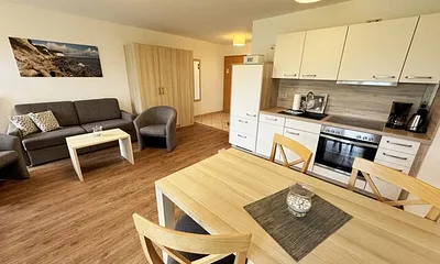 Esstisch mit Stühlen