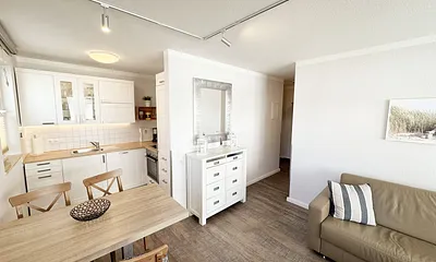 Küchenzeile mit Essbereich