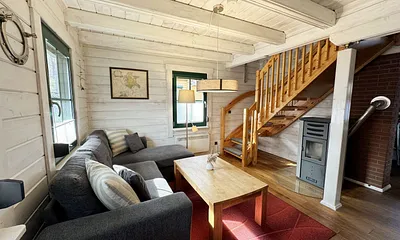 gemütliches Wohnzimmer mit Kamin