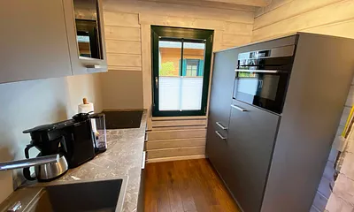 Küchenzeile mit Backofen