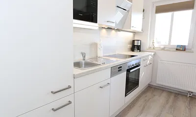 Küchenzeile mit Backofen