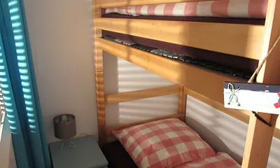 Etagenbett mit erhöhtem Kopfraum (1,00m), auch für Erwachsene