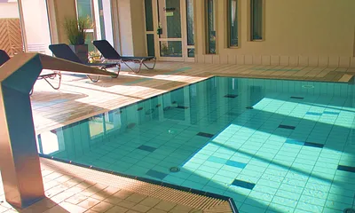 Wellnessbereich mit Pool, Sauna und Solarium
