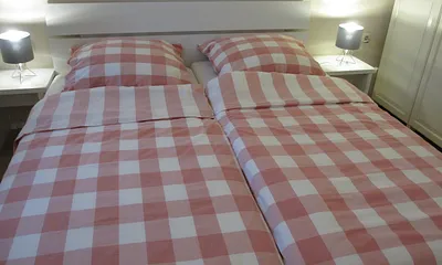 Schlafzimmer mit großem Schrank