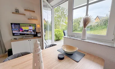 Dünenhaus Göhren Whg. 01 - Wohnzimmer mit Terrassenzugang