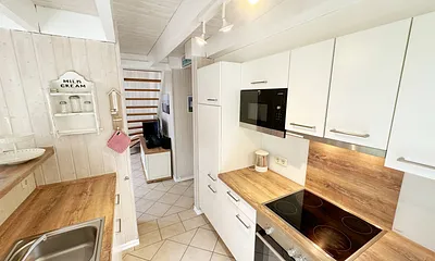 Küchenzeile mit Backofen