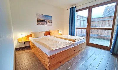 Schlafzimmer mit Doppelbett