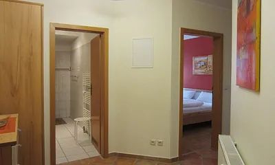 Flurbereich mit Blick ins Bad und Schlafzimmer