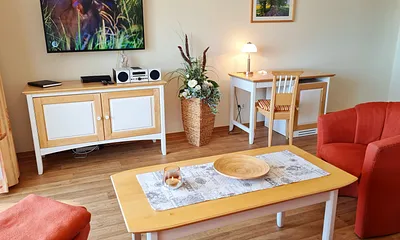 TV-Board und Couchbereich