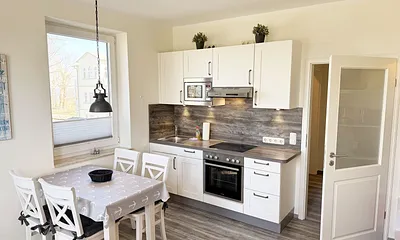 Essbereich und moderne Küchenzeile